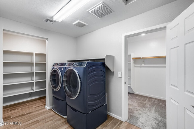 Building Photo - 17635 W Red Fox Rd