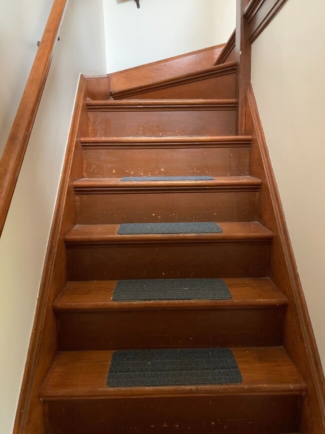 Building Photo - Lovely Two Bedroom Home on a Quiet Street