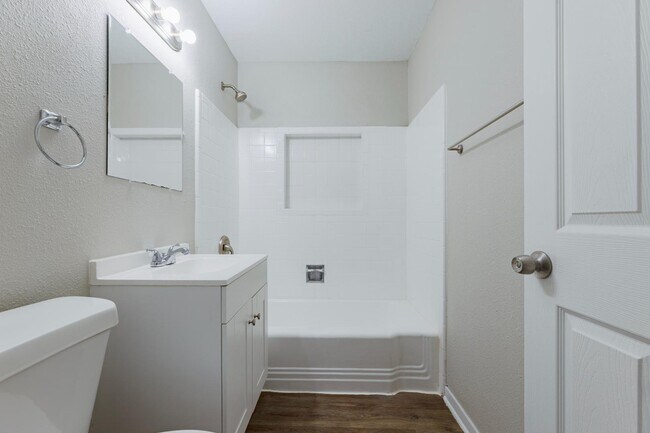 Building Photo - 875 Utopia Ln