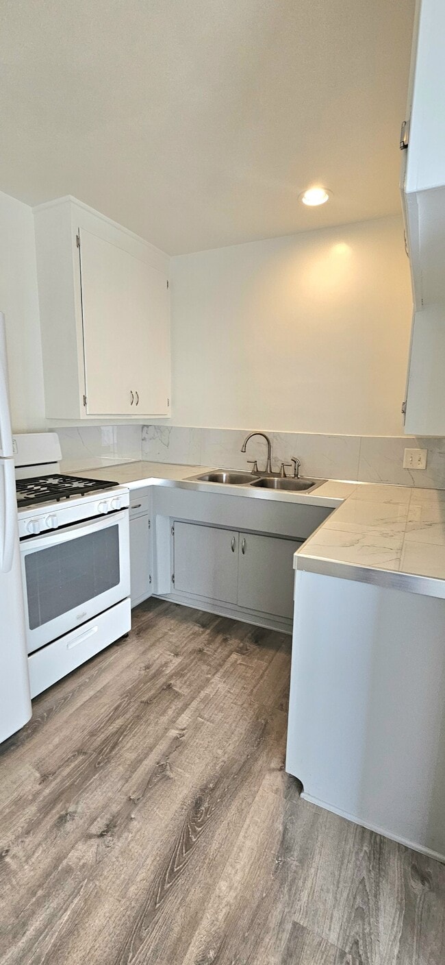 Building Photo - 205 Via Riviera