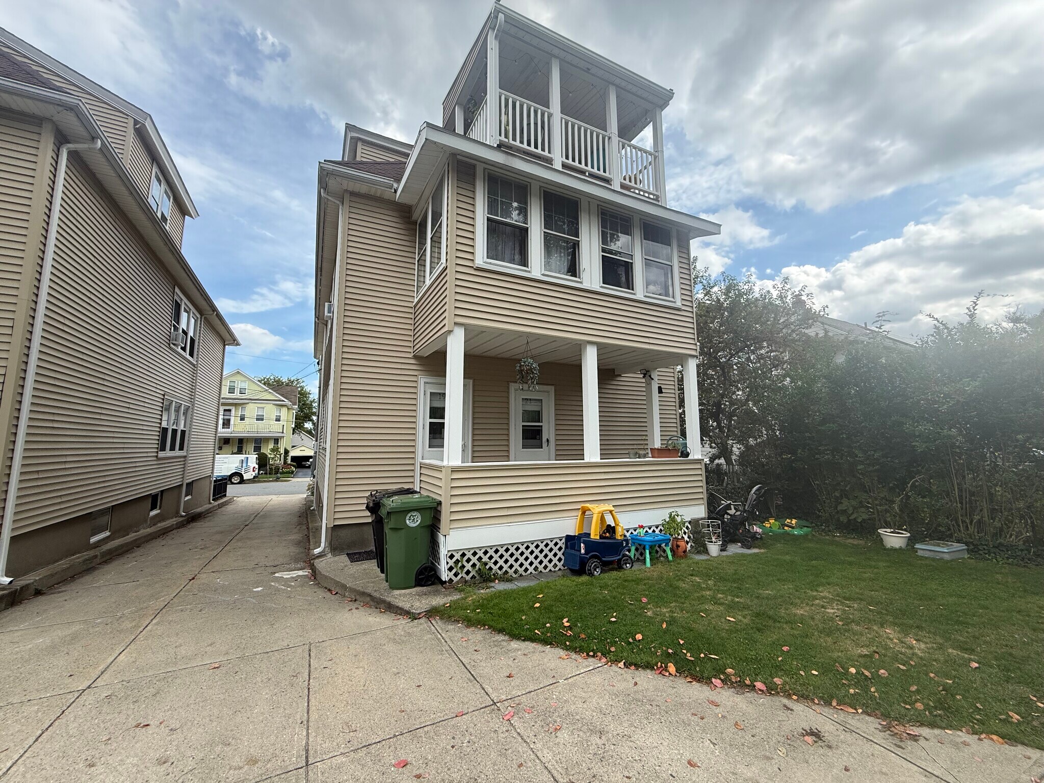 Building Photo - 15 Chauncey St