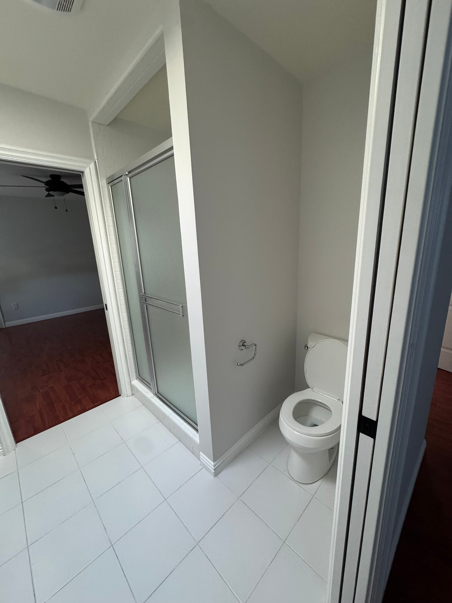 Jack & Jill Bathroom - 11405 McDonald St