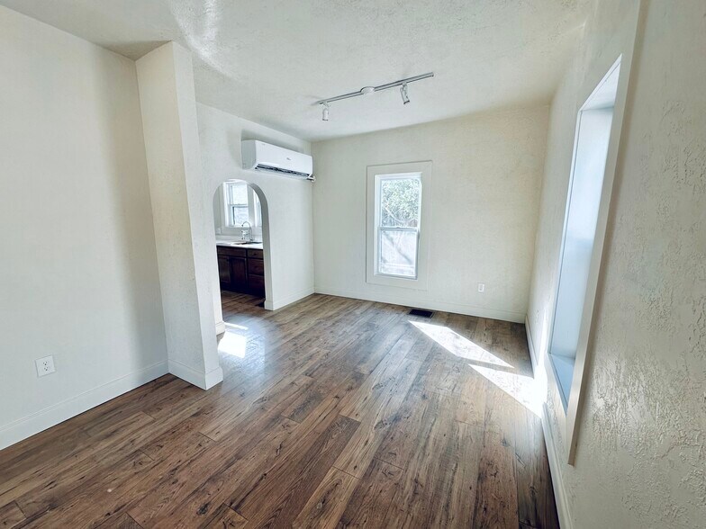 Building Photo - 121 S 34th St