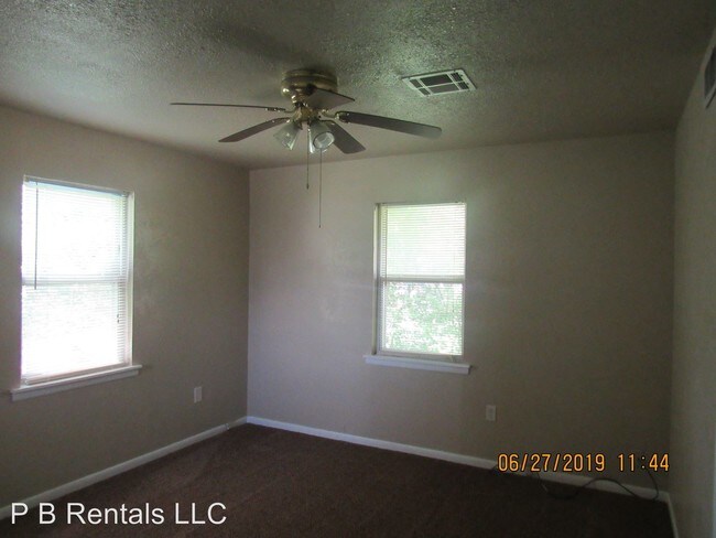 Building Photo - 3 br, 1.5 bath House - 4615 SW Beta Avenue