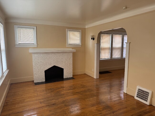 Building Photo - 15878 Kentucky St