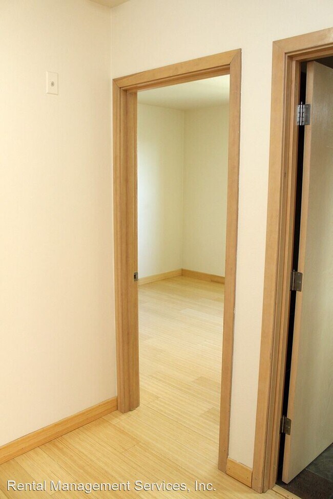 Building Photo - 1 br, 1 bath House - 212 NW Uptown Terrace...