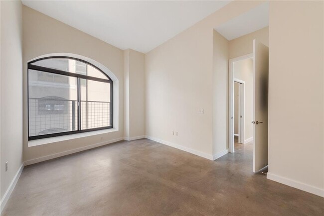 Building Photo - 507 Sabine St