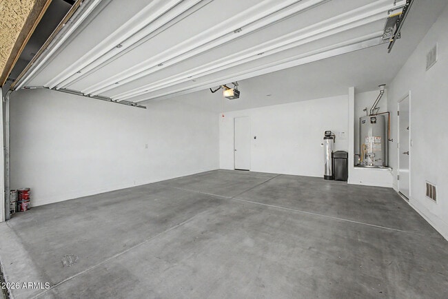 Building Photo - 2011 W Yellowbird Ln