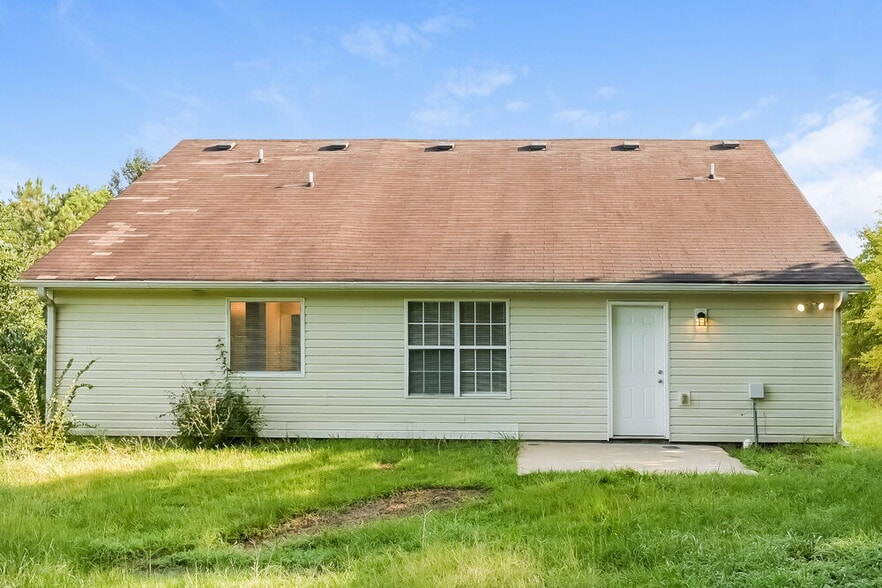 Building Photo - 45 Pebble Ridge Dr