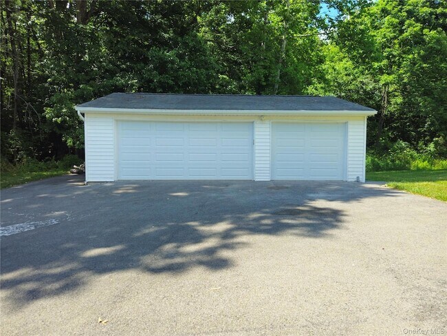 Building Photo - 748 Greenville Turnpike