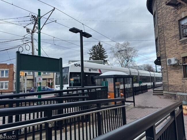 Building Photo - 188 Heckel St