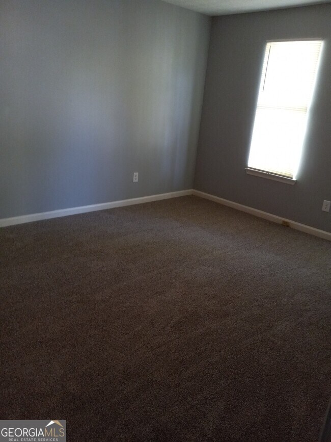 Building Photo - 2036 Charter Manor