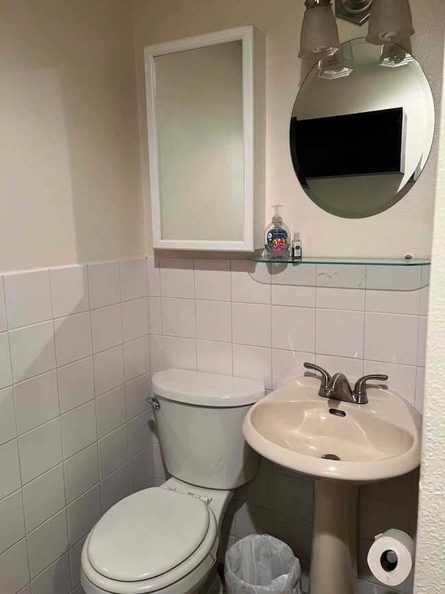 Building Photo - Lodyeen Properties LLC