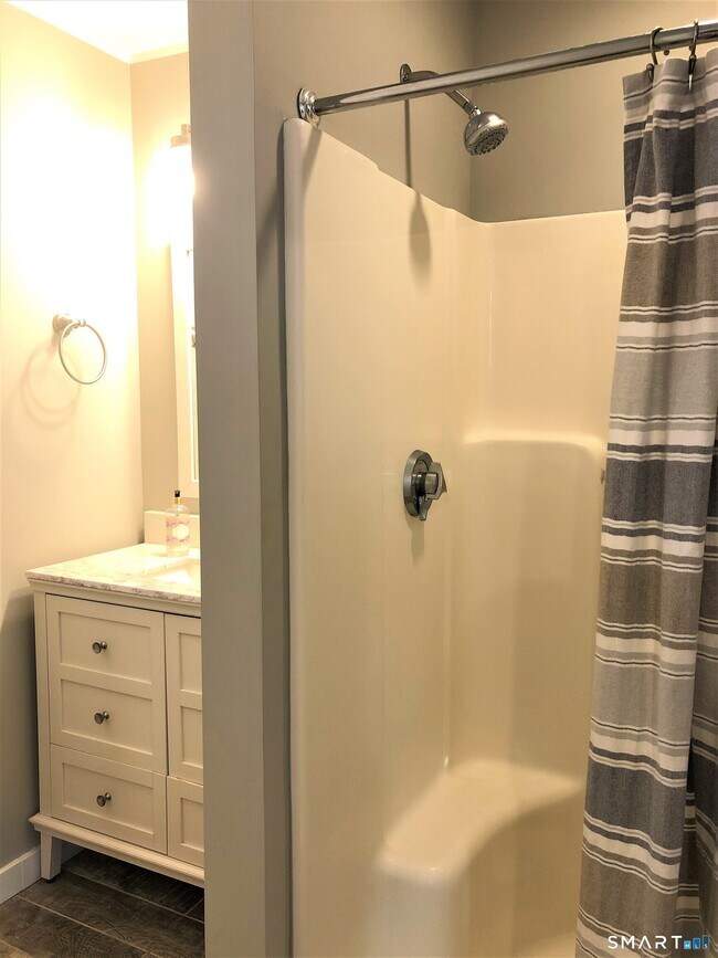 Building Photo - 63 Cottage Rd