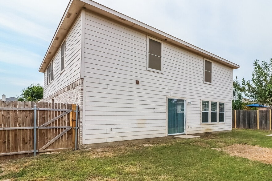 Building Photo - 10024 Chapel Rock Dr