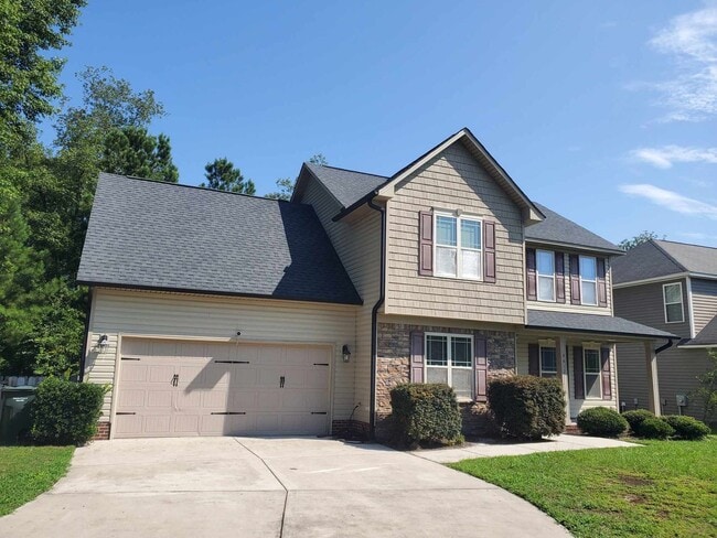 Building Photo - 4 bedroom available for move in August 1st...