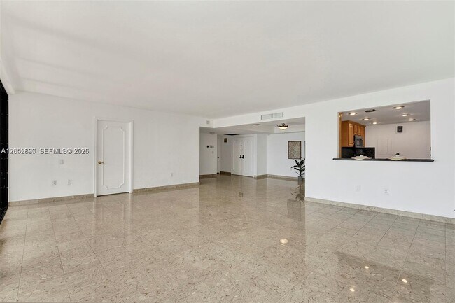 Building Photo - 2 Grove Isle Dr