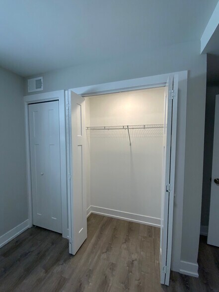 Building Photo - 1143 Maple Ave