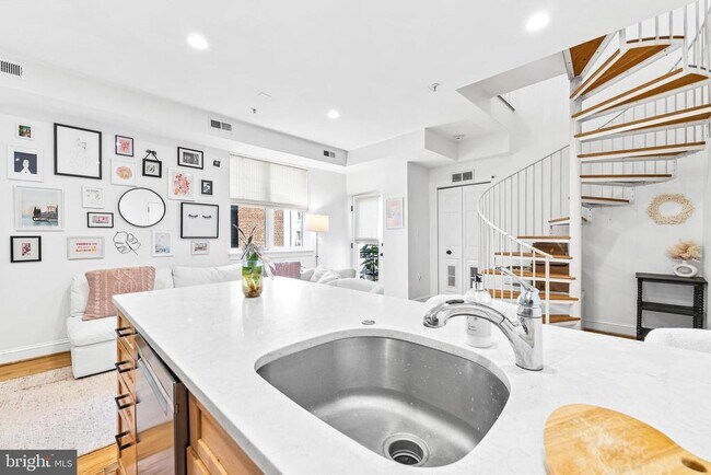 Building Photo - 1417 Chapin St NW