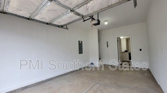 Building Photo - 31 Moorlyn Ln