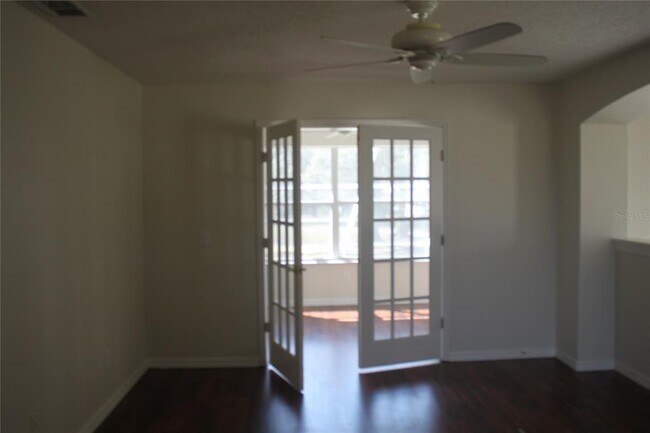 Building Photo - 1615 The Oaks Blvd