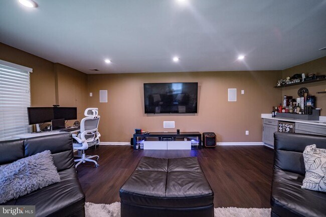 Building Photo - 10680 Hinton Wy