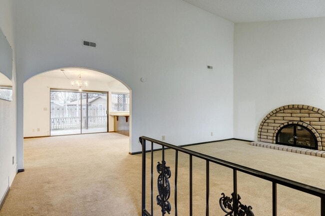 Building Photo - Charming Residence in a Prime Location 3bed/2bath - Shop Not Included