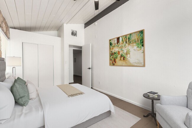 Building Photo - 1231 E Thomas Rd