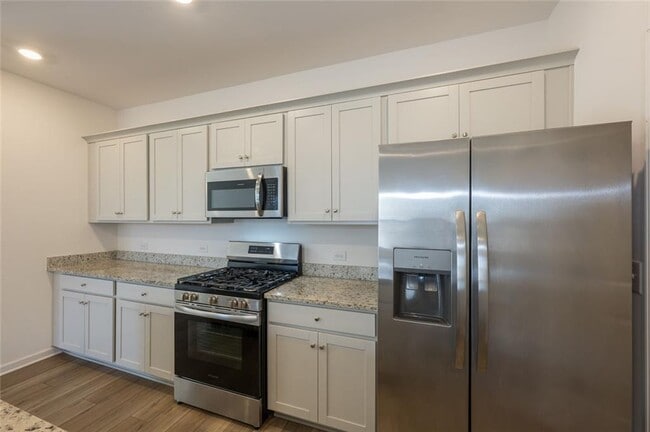 Building Photo - 895 Gelderland Dr