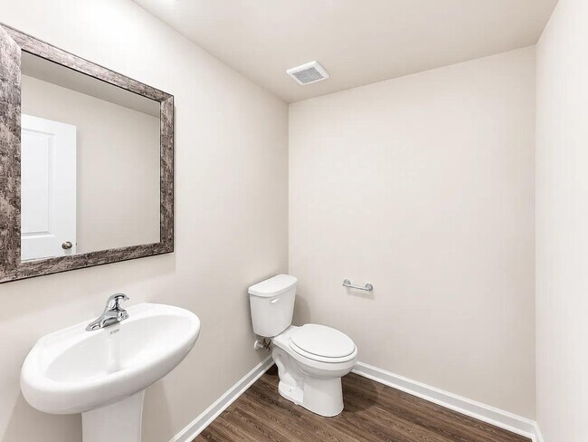 Building Photo - 225 Deskin Ln