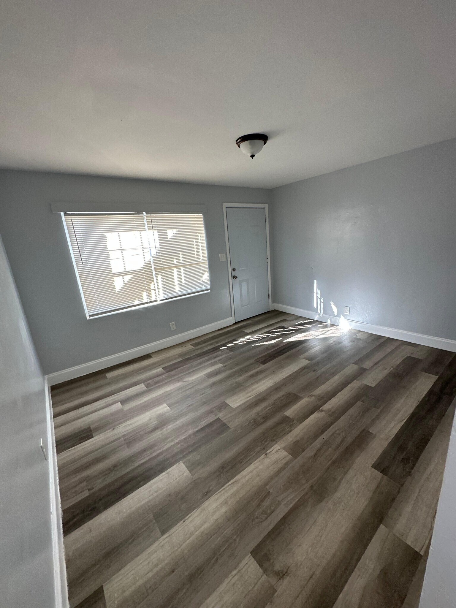 Building Photo - 3805 Fairfax St