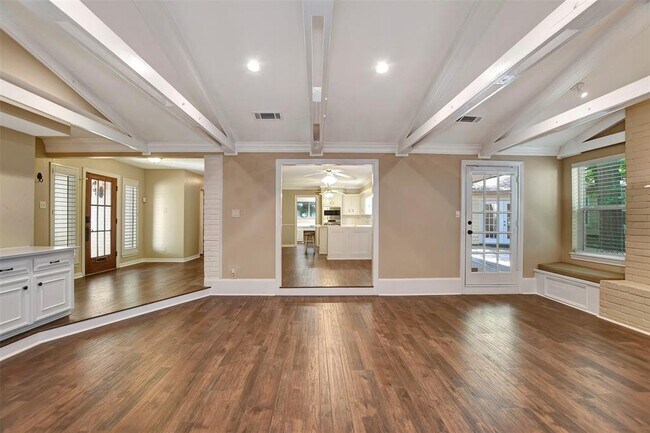 Building Photo - 75 Wood Hollow Dr