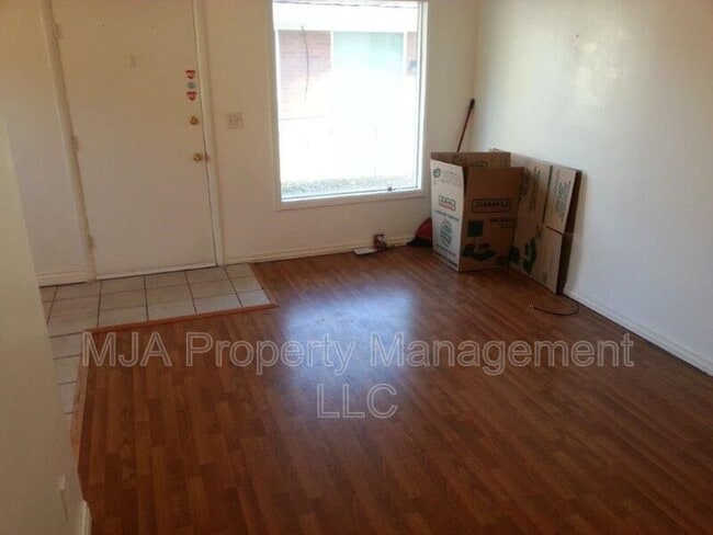 Building Photo - 196 Baird Ave