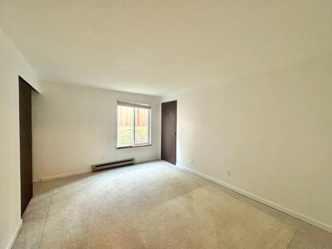 Building Photo - 14556 NE 31st St