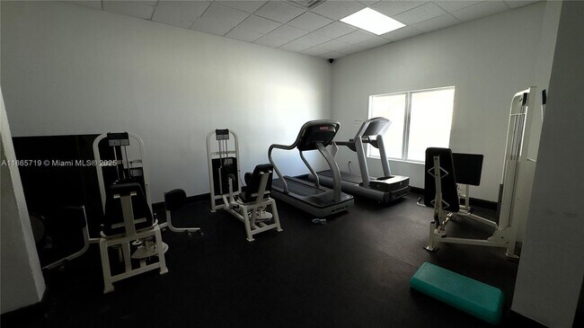 Building Photo - 3725 S Ocean Dr
