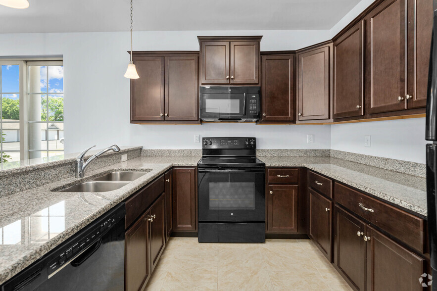 1BR, 1BA - Bloomsdale Two Kitchen - VERDE Apartments