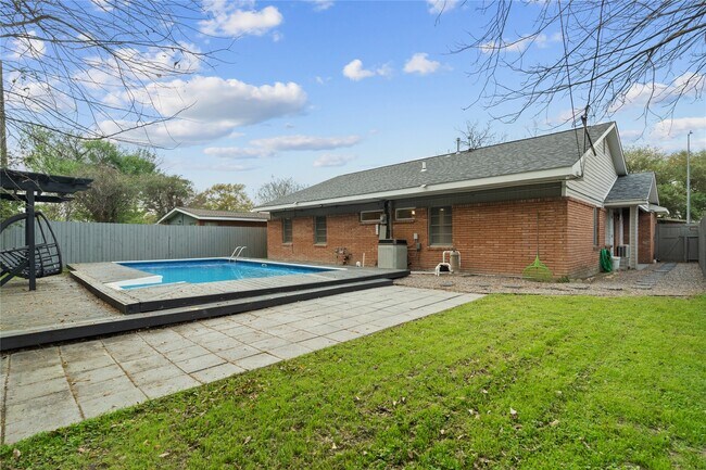 Building Photo - 5001 Nina Lee Ln