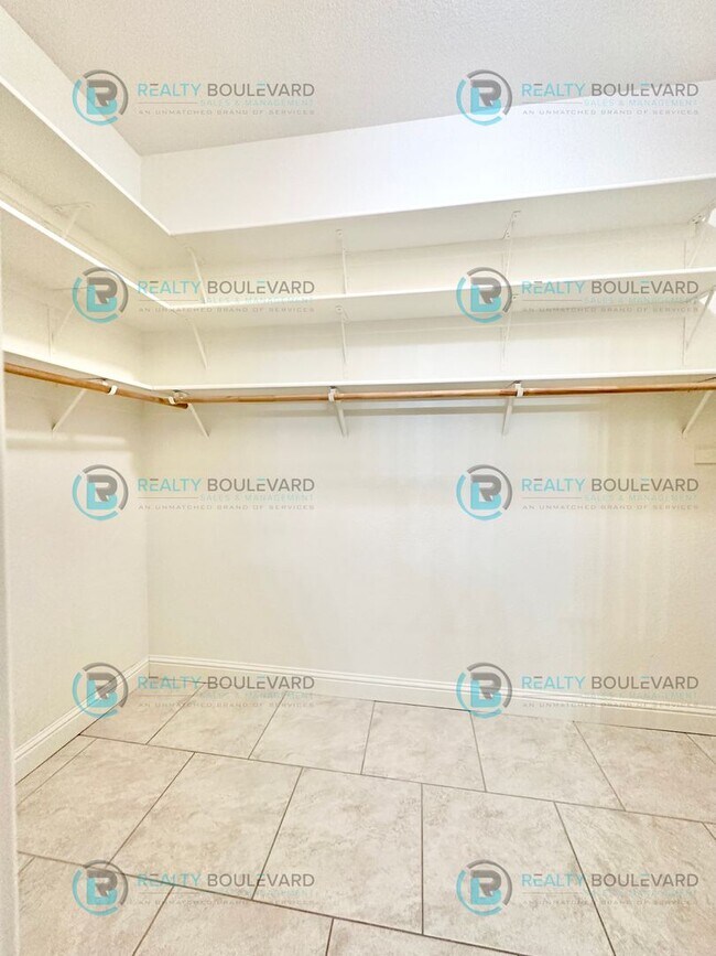 Building Photo - Beautiful 3 Bedroom, 2Bath, 3 Car Garage home in South Reno With Large Back Yard and Hot Tub!