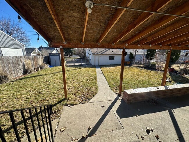 Building Photo - Dont Miss this 3 Bedroom 2 Bath Shadle Ran...
