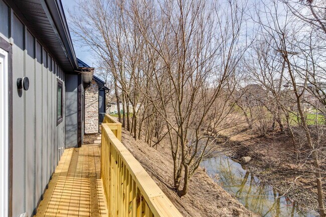 Building Photo - 19 Marina Dr