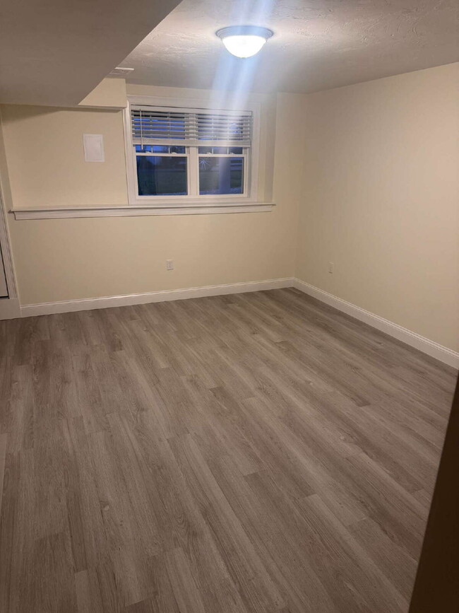 Building Photo - Beautiful 3 Bedroom 2.5 Bath Townhouse Ava...