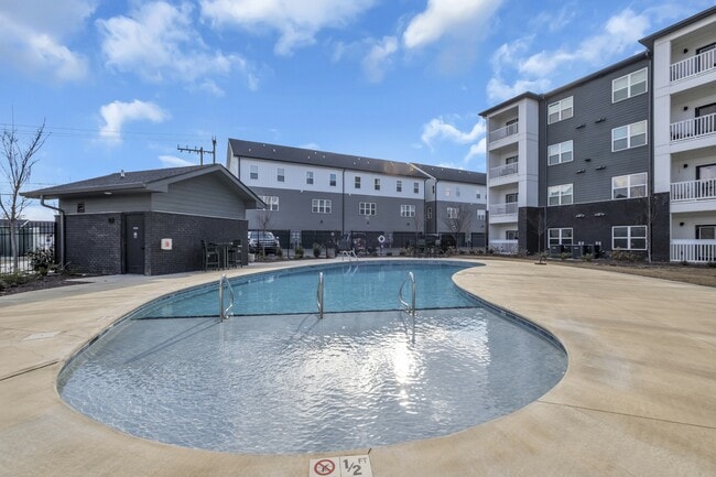 Building Photo - 1540 Lebanon Pike