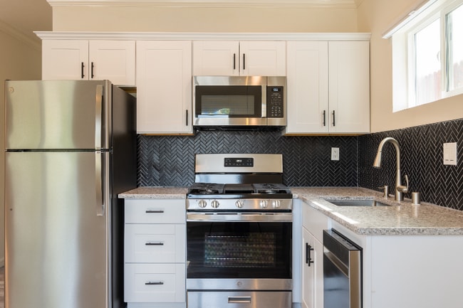 Building Photo - 7018 Lurline Ave