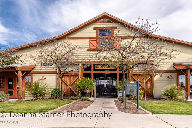 Building Photo - 14829 W Pershing St