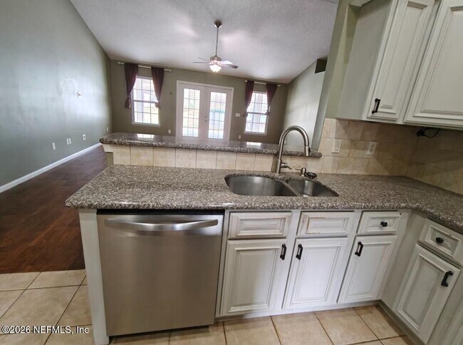 Building Photo - 4076 Everett Ave