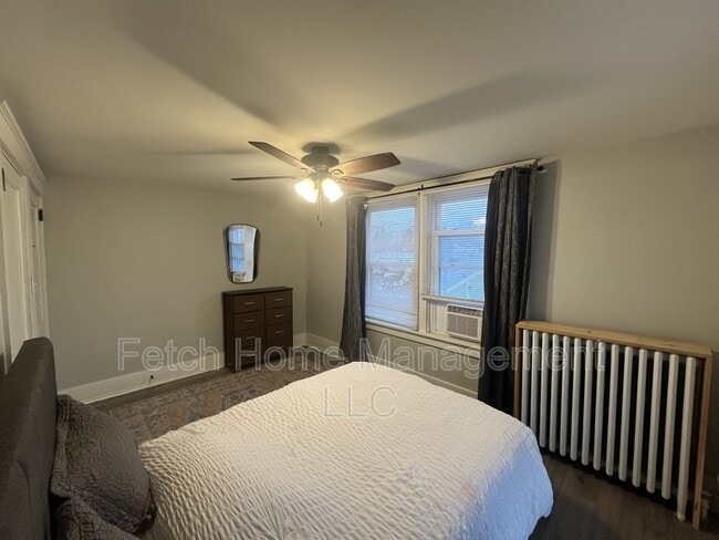 Building Photo - 834 W Main St