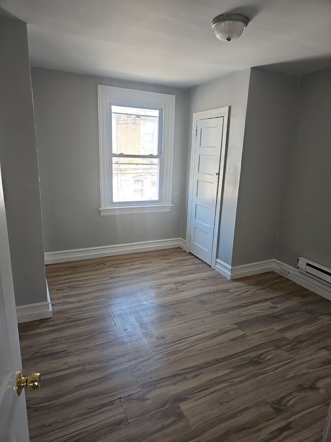 Building Photo - 6599 Reedland St
