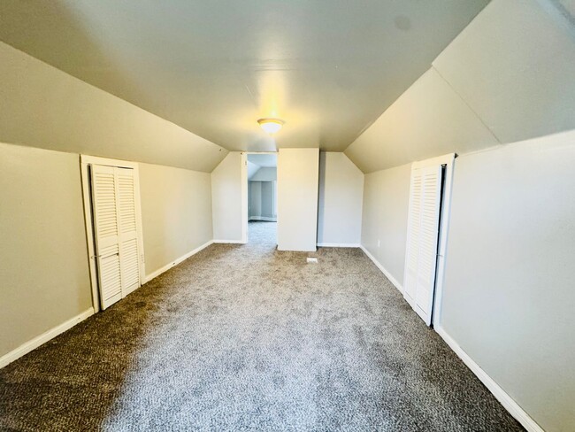 Building Photo - 692 E 128th St