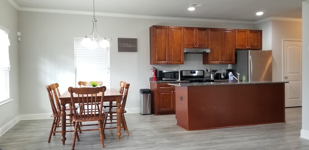 Building Photo - 2297 Shady Dr
