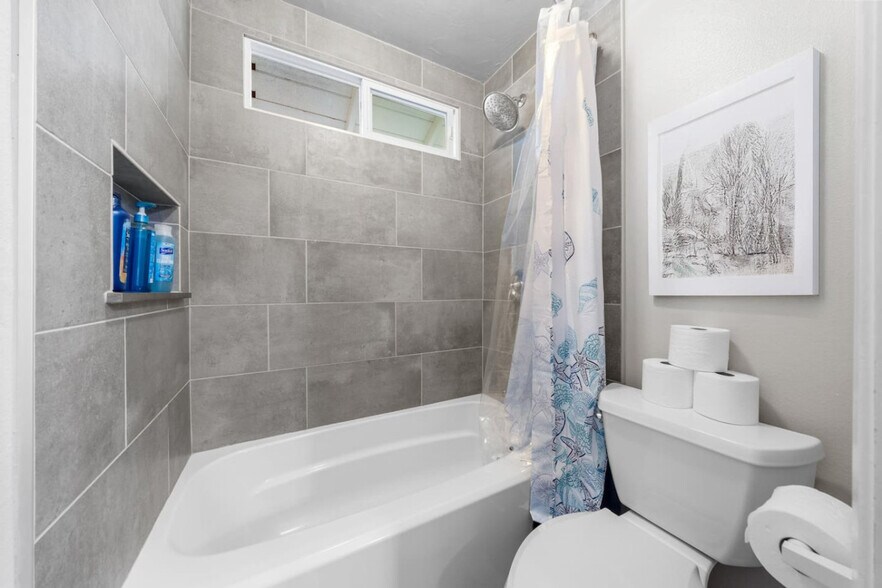 Building Photo - 13075 Old West Ave